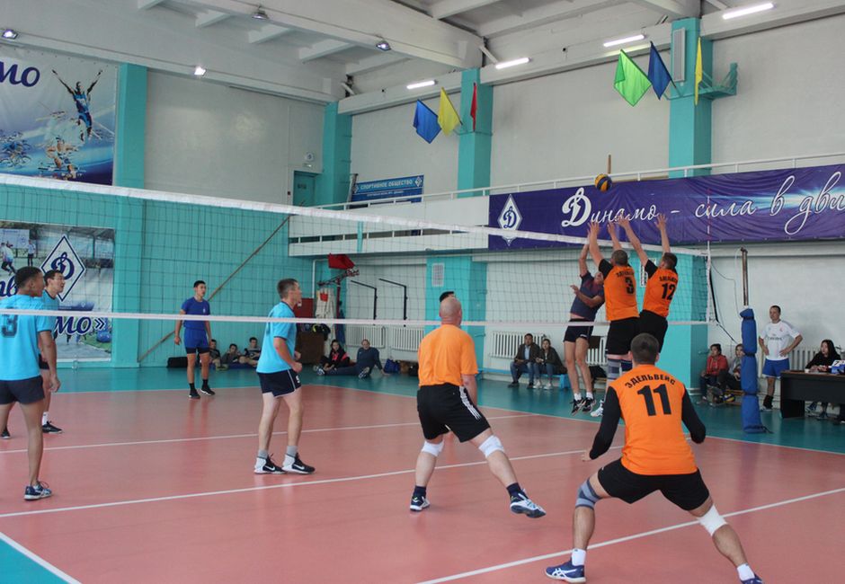 В Иркутске прошли соревнования по волейболу