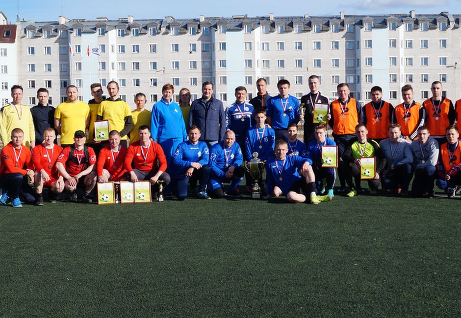 В День России в Нарьян-Маре завершился турнир по мини-футболу на Кубок губернатора
