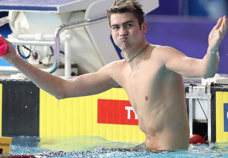 Климент Колесников завоевал золото и два серебра на чемпионате России по плаванию в личном первенстве