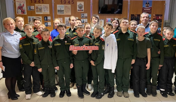 Полицейские Татарстана помогли школьнице с конкурсом, посвященным 80-летнию Победы в Великой Отечественной войне