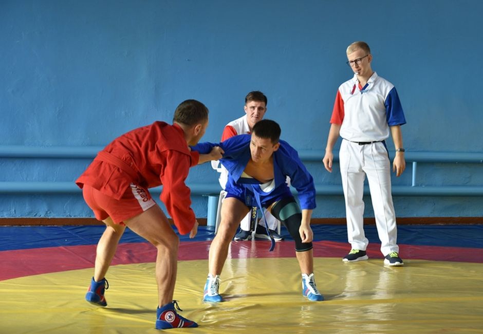 Великий самбист Александр Пушница напутствовал участников турнира в Омске