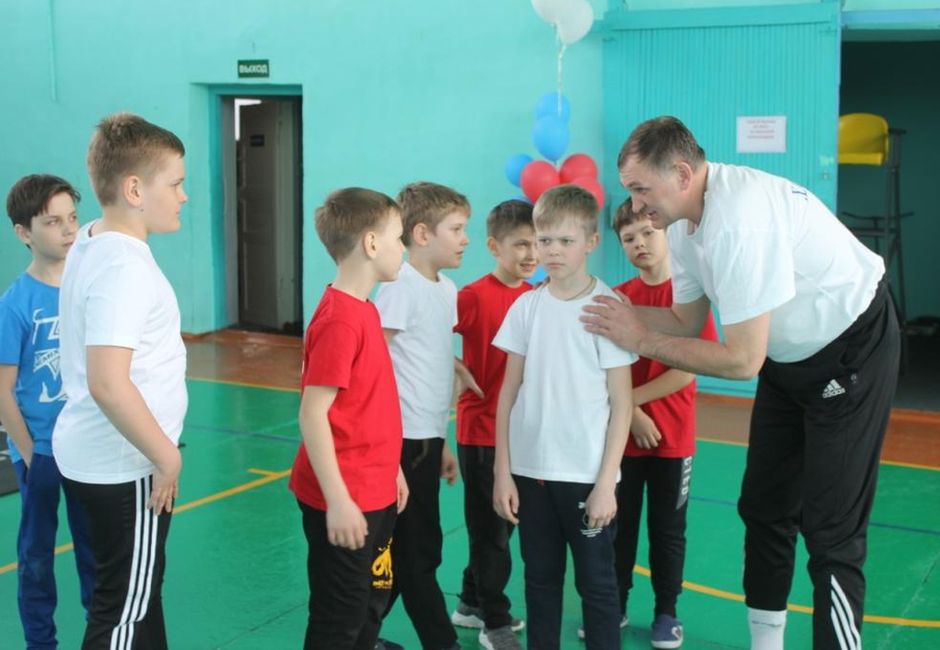 Посол ГТО в Хакасии провел мастер-класс для школьников Усть-Абаканского района