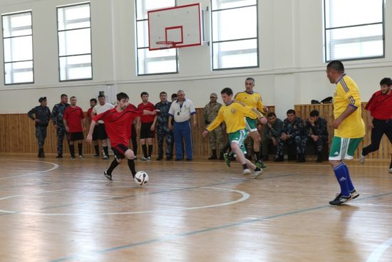 Полицейские Адыгеи провели матч по мини-футболу с коллегами из Чечни