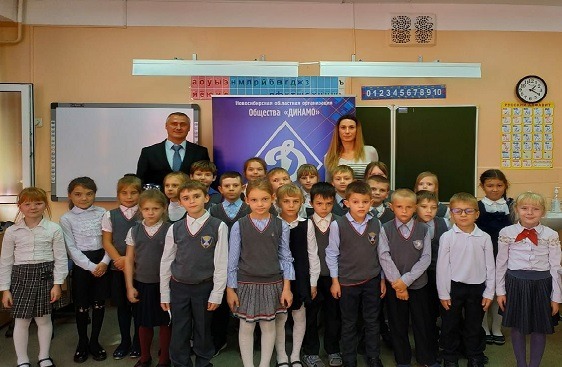 Новосибирск. Встреча знаменитой динамовки со школьниками