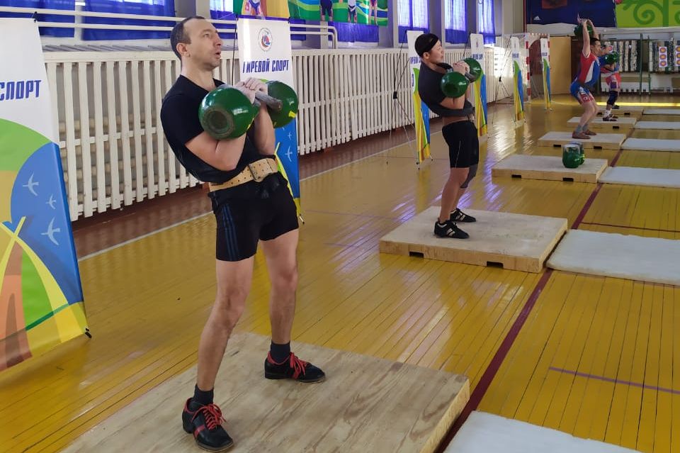 Якутские динамовцы выступили в лично-командном республиканском чемпионате по гиревому спорту