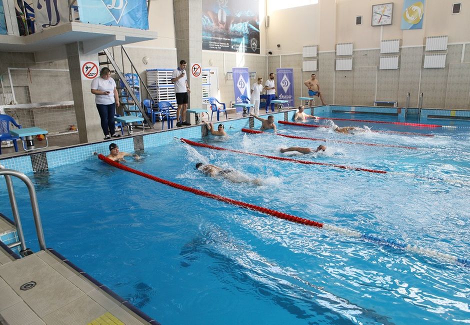 В бассейне «Динамо» прошли соревнования по плаванию среди ветеранов