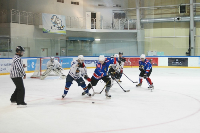 В Великом Новгороде стартовал турнир по хоккею с шайбой