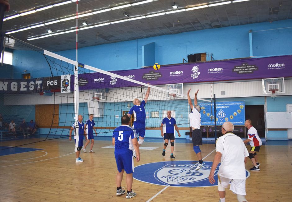 В Курске прошел чемпионат по волейболу среди ветеранов