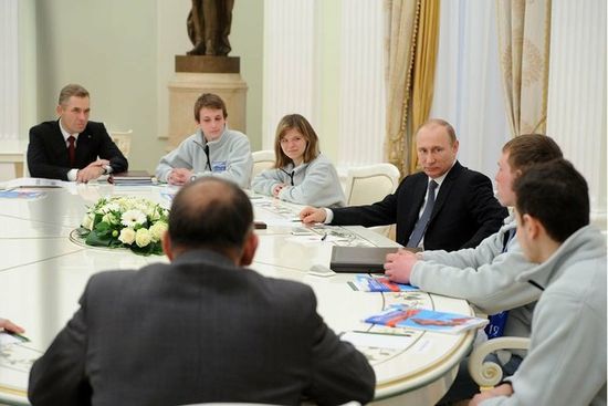 Владимир Путин встретился с участниками полярной молодежной экспедиции