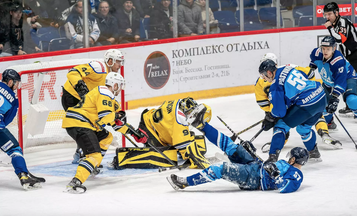 Хоккей. «Динамо-Алтай» выигрывает в матче чемпионата ВХЛ - 2:1