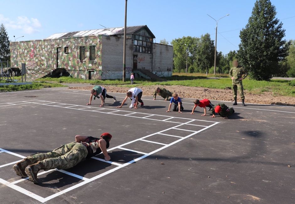 Военнослужащие отряда «Ратник» Северо-Западного округа Росгвардии провели для детей спортивный мастер-класс