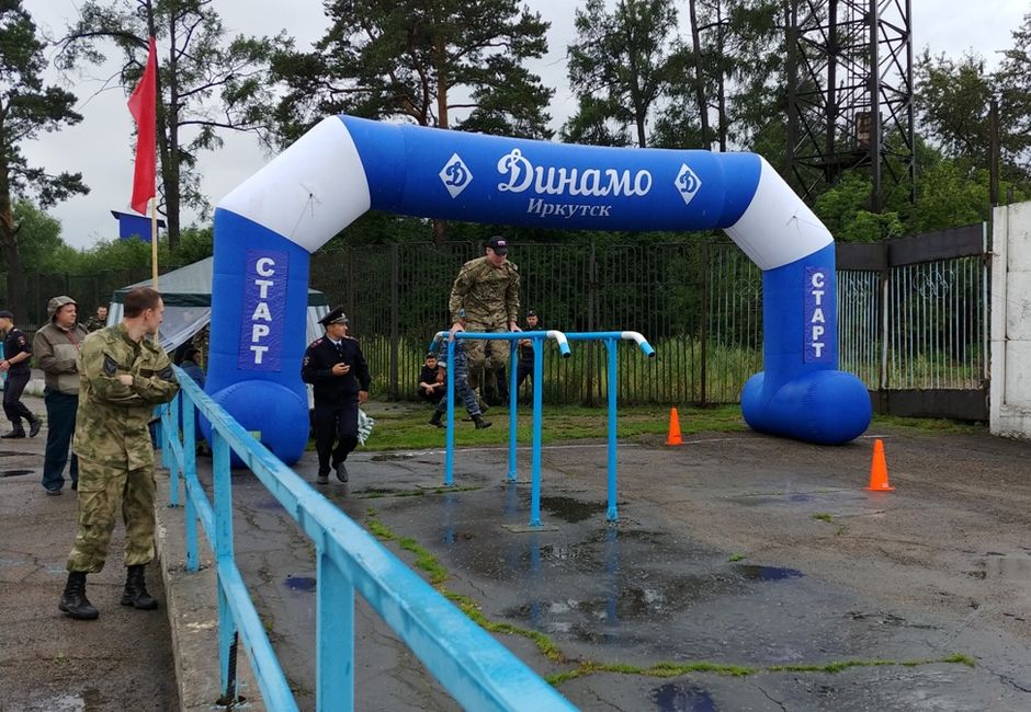 В Иркутске прошли соревнования по преодолению полосы препятствий со стрельбой из пневматической винтовки