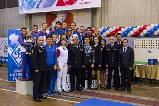 Команда полицейских Заполярья победила в межрегиональном чемпионате по самбо