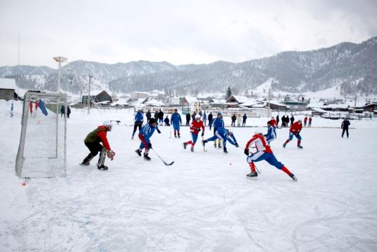Республика Алтай. Турнир по хоккею с мячом, посвященный памяти Евгения Корчагина