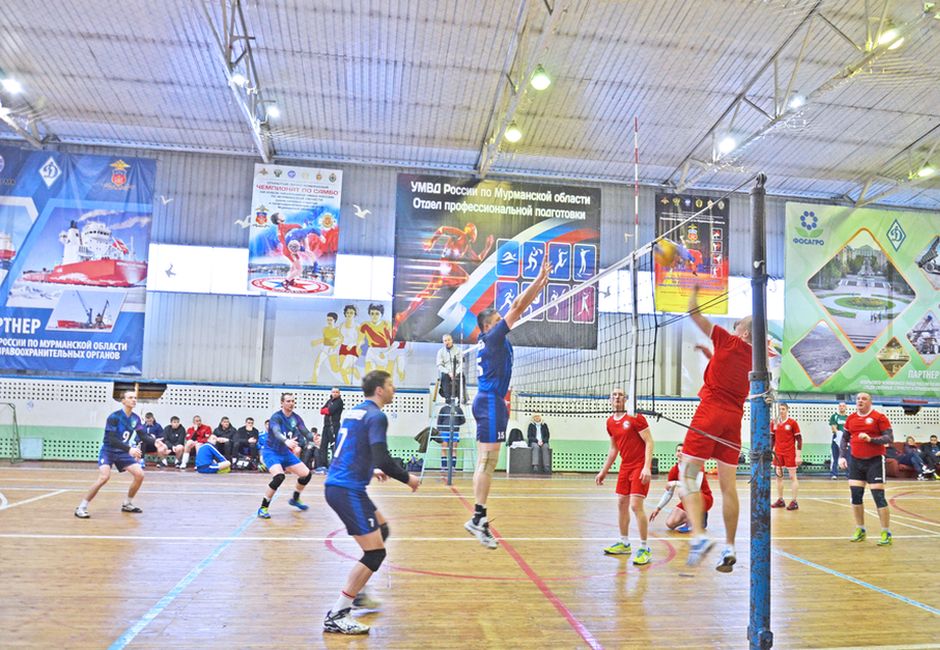 В Мурманске прошло первенство по волейболу