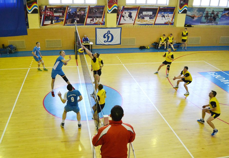 В Барнауле прошли соревнования по волейболу