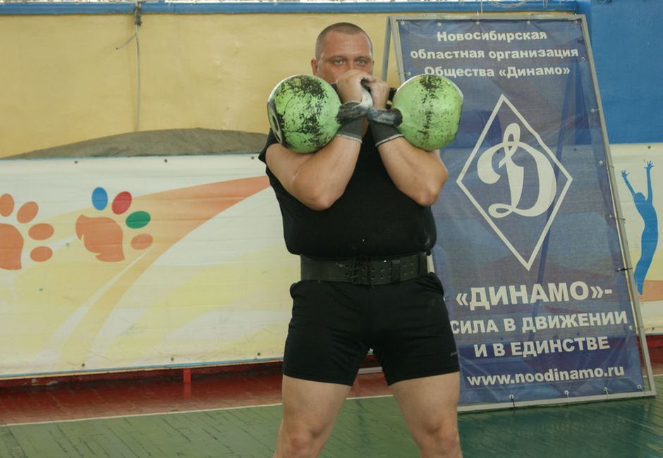 В Новосибирске прошли соревнования по гиревому спорту