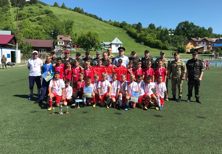 В Республике Алтай состоялись соревнования по футболу, посвященные памяти погибших сотрудников СОБР