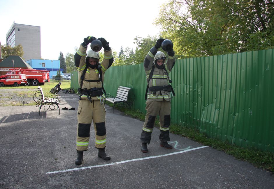 В Зеленодольске прошли соревнования по функциональному пожарному многоборью