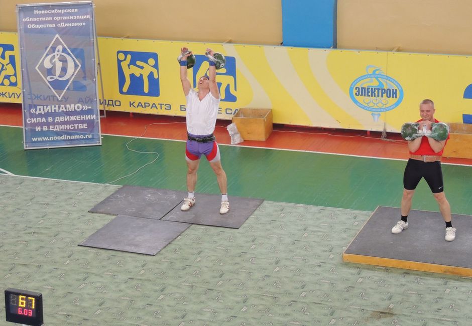 В Новосибирске прошли соревнования по гиревому спорту