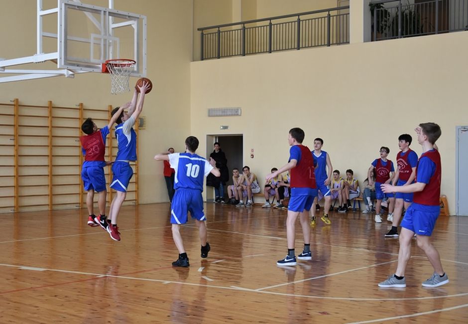 Омские школьники выявили сильнейших в баскетболе
