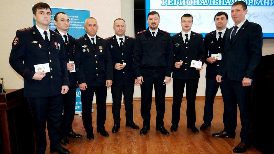 Карачаево-Черкесия. Полицейским вручили золотые знаки отличия комплекса ГТО