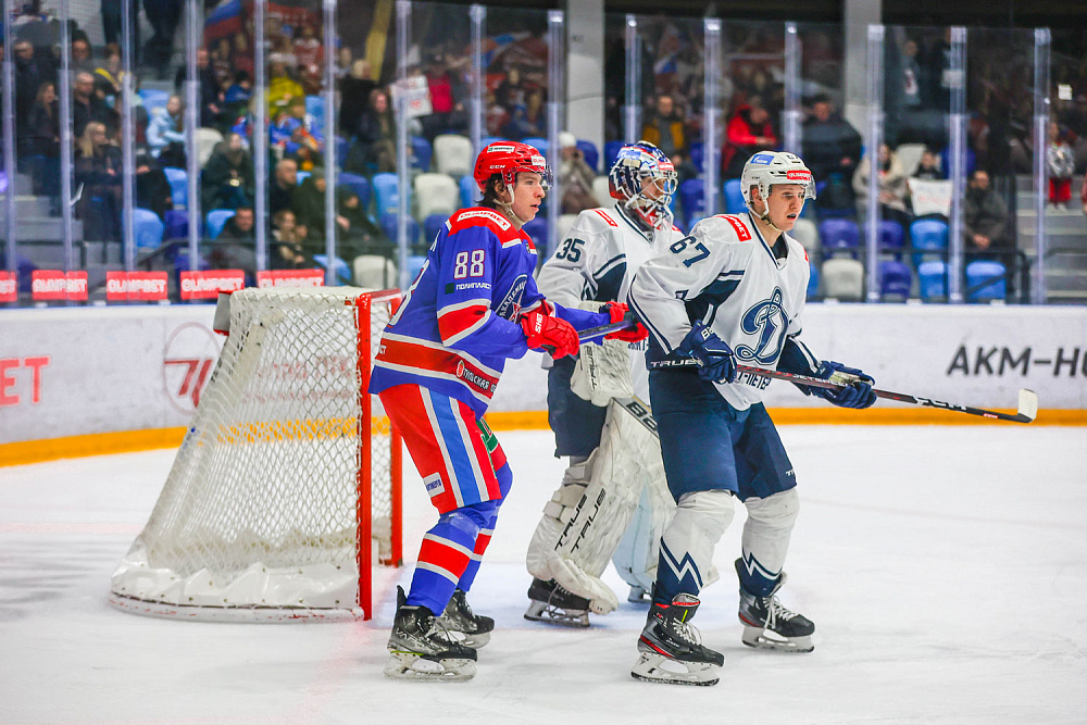 Хоккеисты петербургского «Динамо» выиграли у тульского АКМ в чемпионате ВХЛ