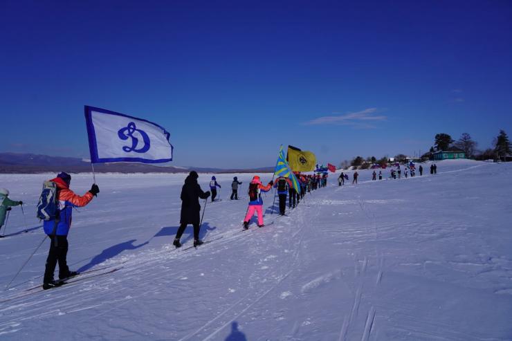 Сотрудница миграционной службы УМВД России в г. Комсомольске-на-Амуре Екатерина Медведева совершила лыжный переход «Лед и пламя» 