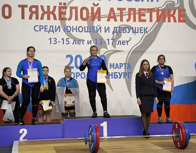 Динамовская спортсменка завоевала бронзовую награду на первенстве России по тяжелой атлетике 