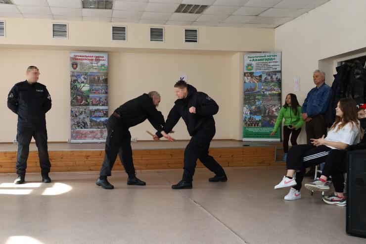 Бойцы казанского ОМОН Росгвардии провели патриотическое занятие для воспитанников «Гвардейской смены»