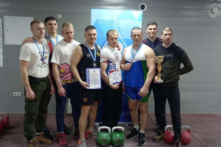 В Томске завершились динамовские соревнования по гиревому спорту 