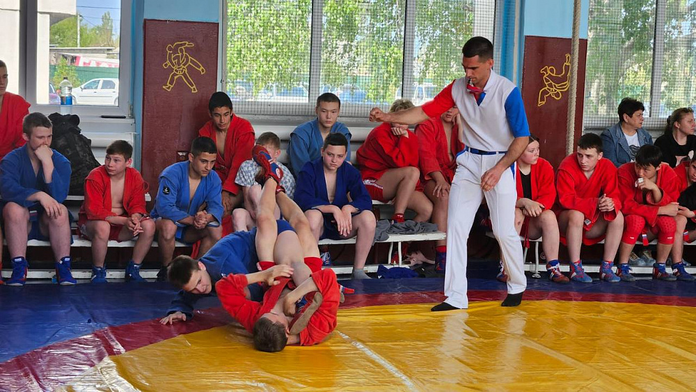 В Калаче-на-Дону состоялись соревнования по самбо, посвященные 101-летию образования Общества «Динамо»
