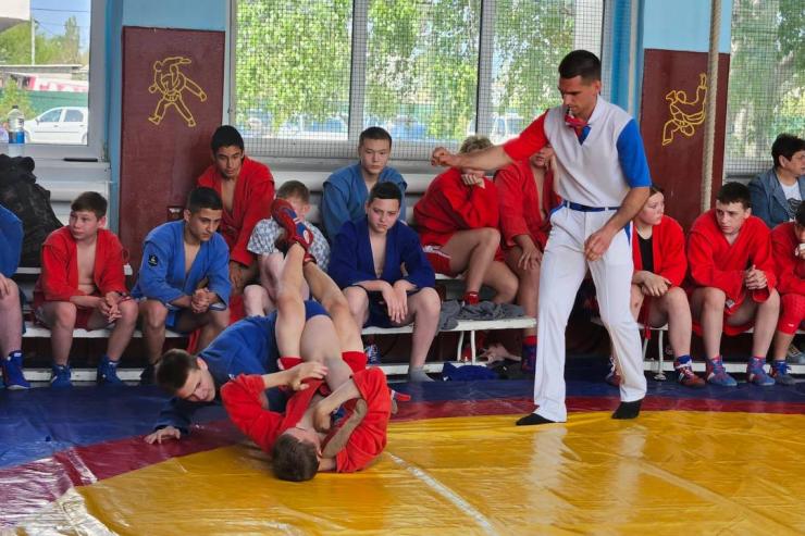 В Калаче-на-Дону состоялись соревнования по самбо, посвященные 101-летию образования Общества «Динамо»