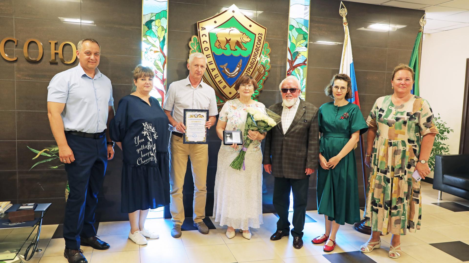 Общество «Динамо» вручило Ассоциации «Росохотрыболовсоюз» динамовские награды 