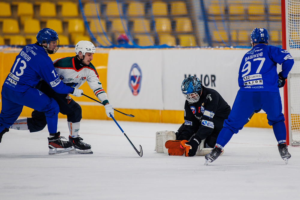 Хоккей с мячом. Московские динамовцы выиграли у иркутской «Байкал-Энергии»