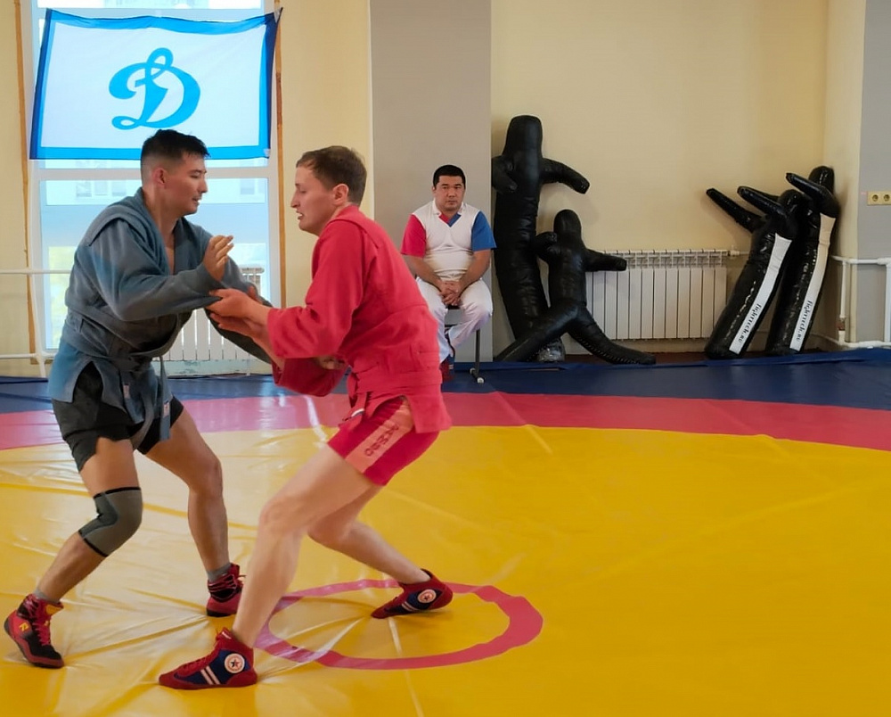 В Астрахани состоялся чемпионат по борьбе самбо в рамках динамовской спартакиады 