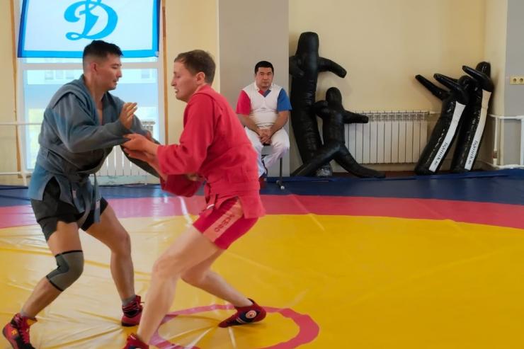 В Астрахани состоялся чемпионат по борьбе самбо в рамках динамовской спартакиады 