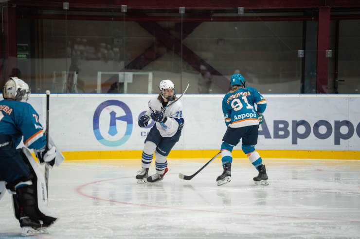 Хоккеистки «Динамо-Нева» обыграли «Сахалин»