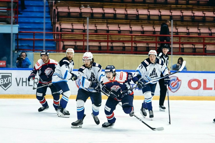 Хоккеисты «Динамо-Алтай» начали выездную серию с победы 