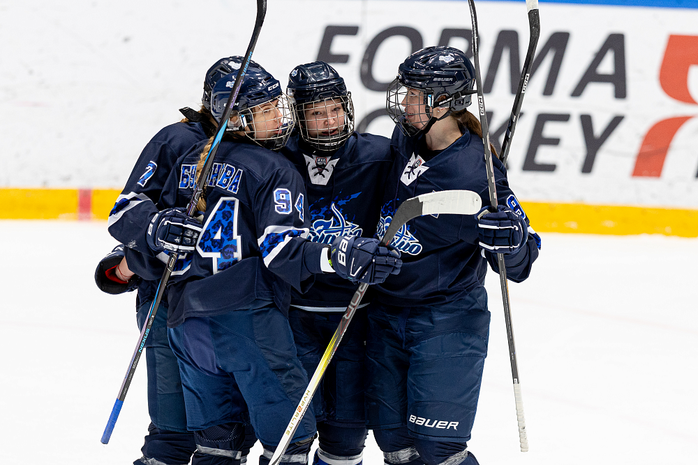 Хоккеистки «Динамо-Нева» обыграли «Белых Медведиц»