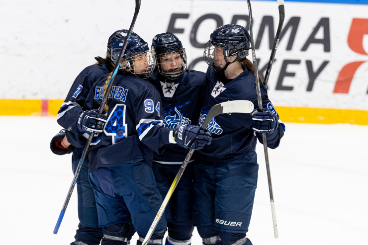 Хоккеистки «Динамо-Нева» обыграли «Белых Медведиц»