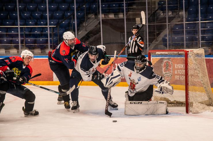 В Красноярске провели хоккейный матч ко Дню сотрудника органов внутренних дел 