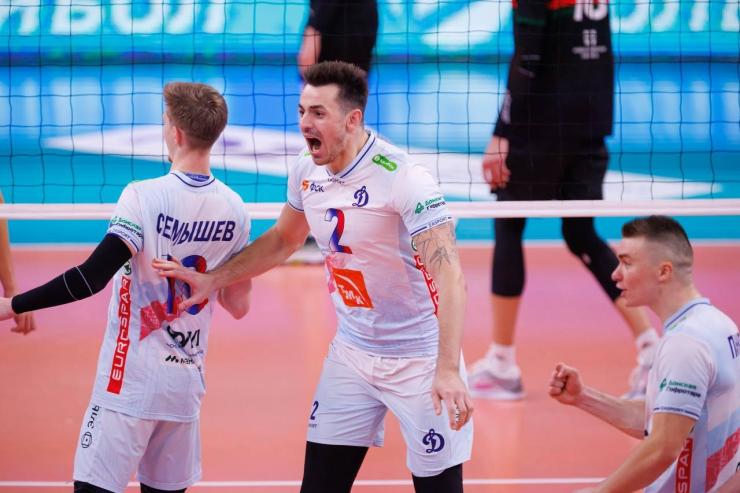 Волейболисты московского «Динамо» побеждают «Локомотив»