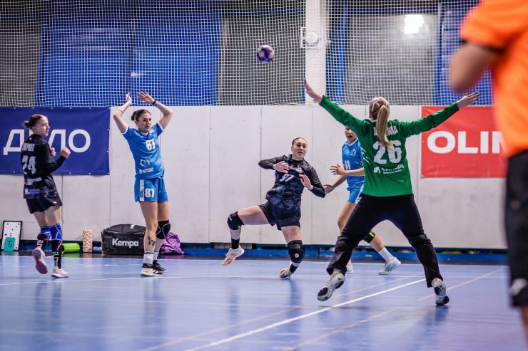 Гандболистки «Динамо-Синара» обыграли на выезде столичный «Луч»