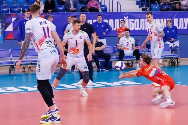 Волейбол. «Динамо» в трех партиях победило «Горький»