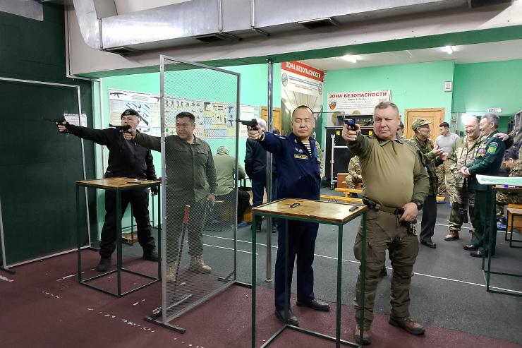 В Якутске проведены соревнования по стрельбе из пистолета Марголина ко Дню Героев Отечества