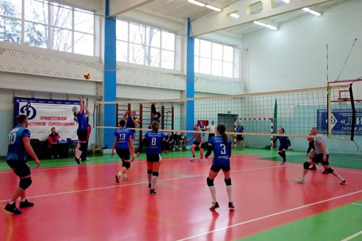 В Великом Новгороде провели волейбольный турнир среди ветеранов «Динамо» 