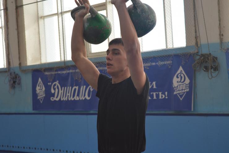 В Астрахани провели динамовский чемпионат по гиревому спорту