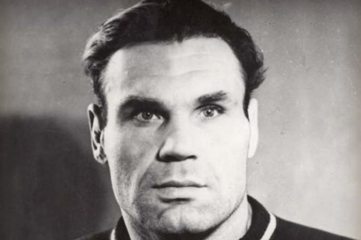 Хроника «Динамо». «Анатолий Парфёнов. Медвежьи объятия»