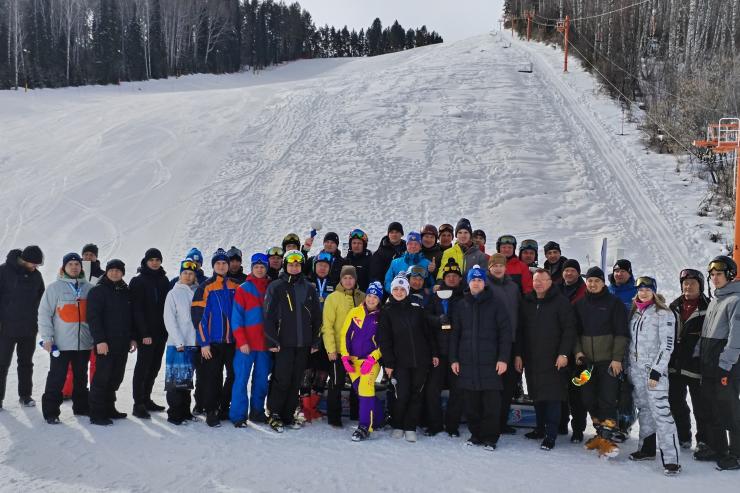 Горнолыжный спорт объединил правоохранителей на горе Комсомольская